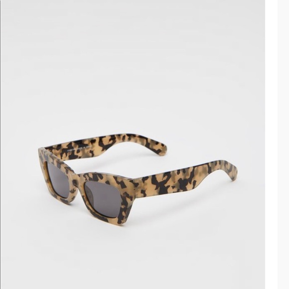 NWT Oval Cat-Eye Sunglasses - Picture 5 of 6